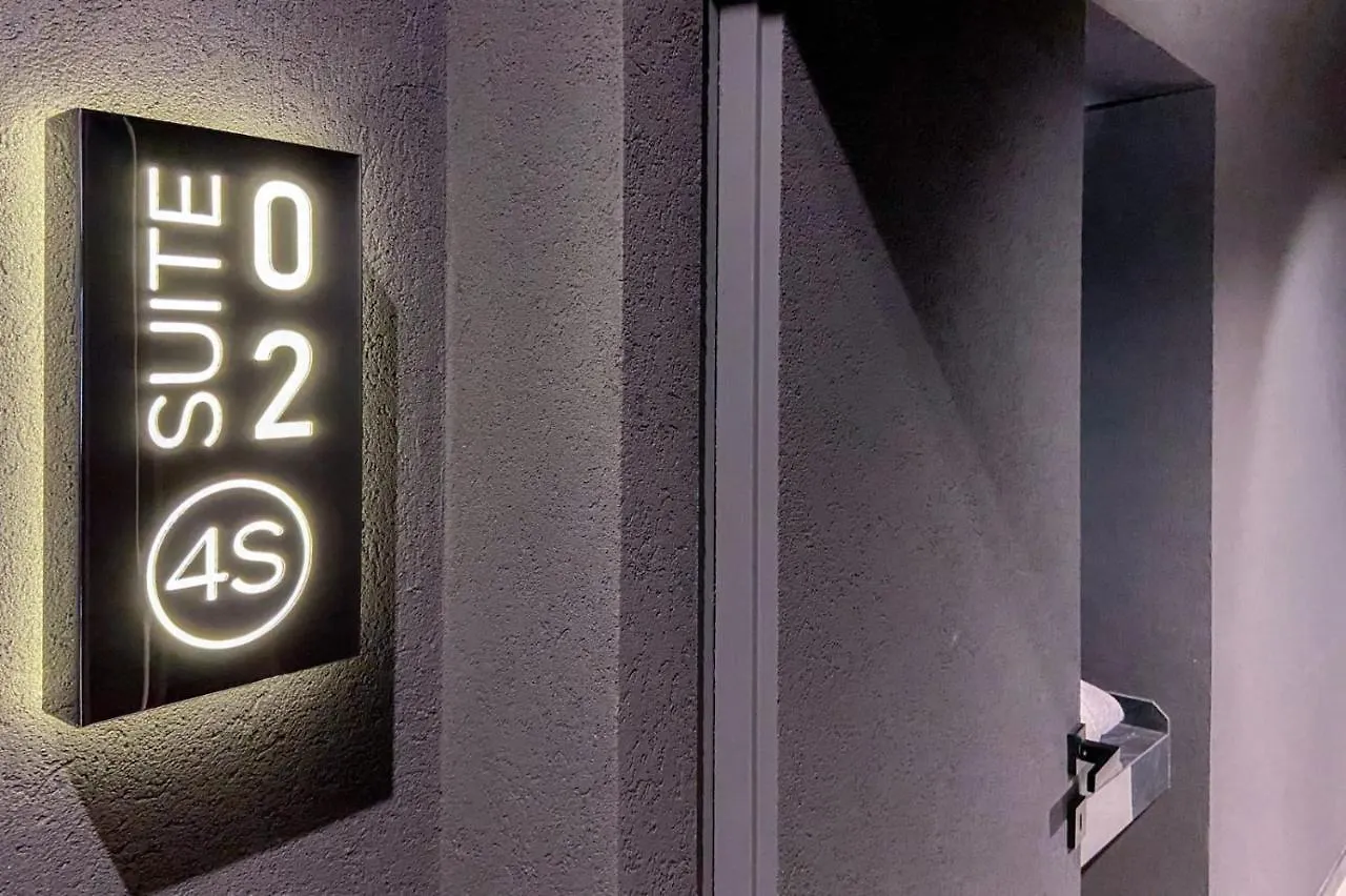 4 Suites 